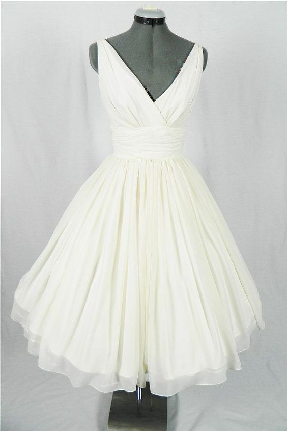Vintage Style A-Line V-Neck White Chiffon Short Homecoming/Prom Dress ...